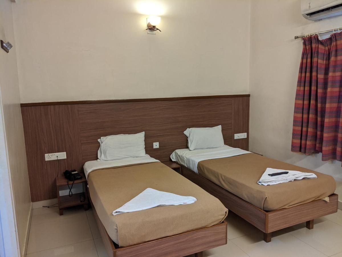 Suryavilla Hotel Пуна Экстерьер фото