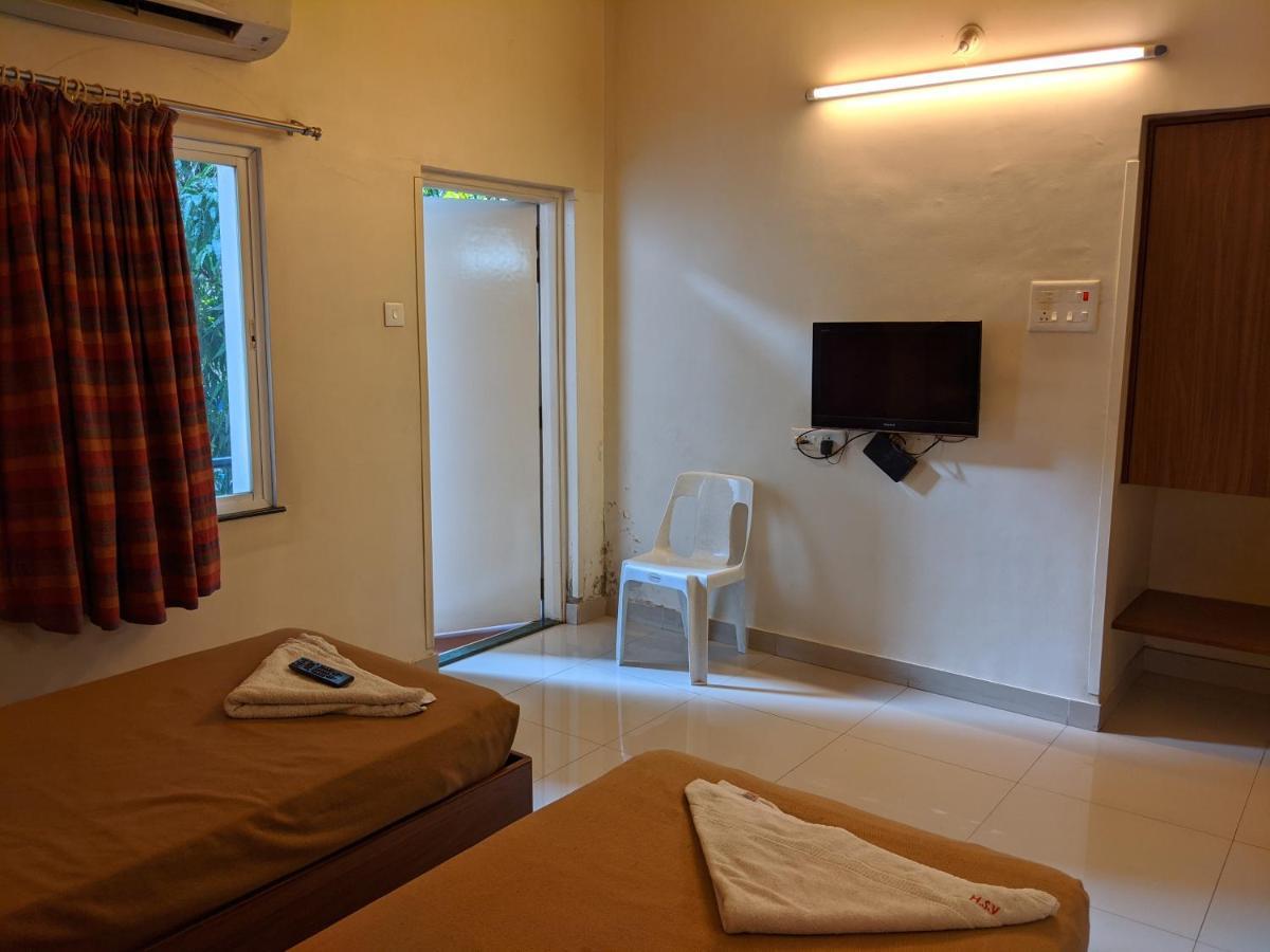 Suryavilla Hotel Пуна Экстерьер фото