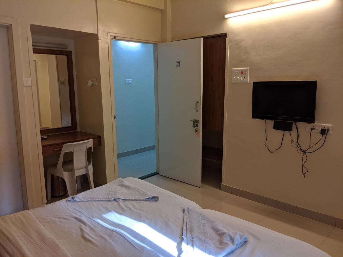 Suryavilla Hotel Пуна Экстерьер фото